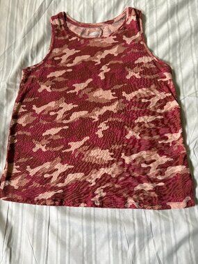 Women's Old Navy Pink Camo Tank Top -- NWOT